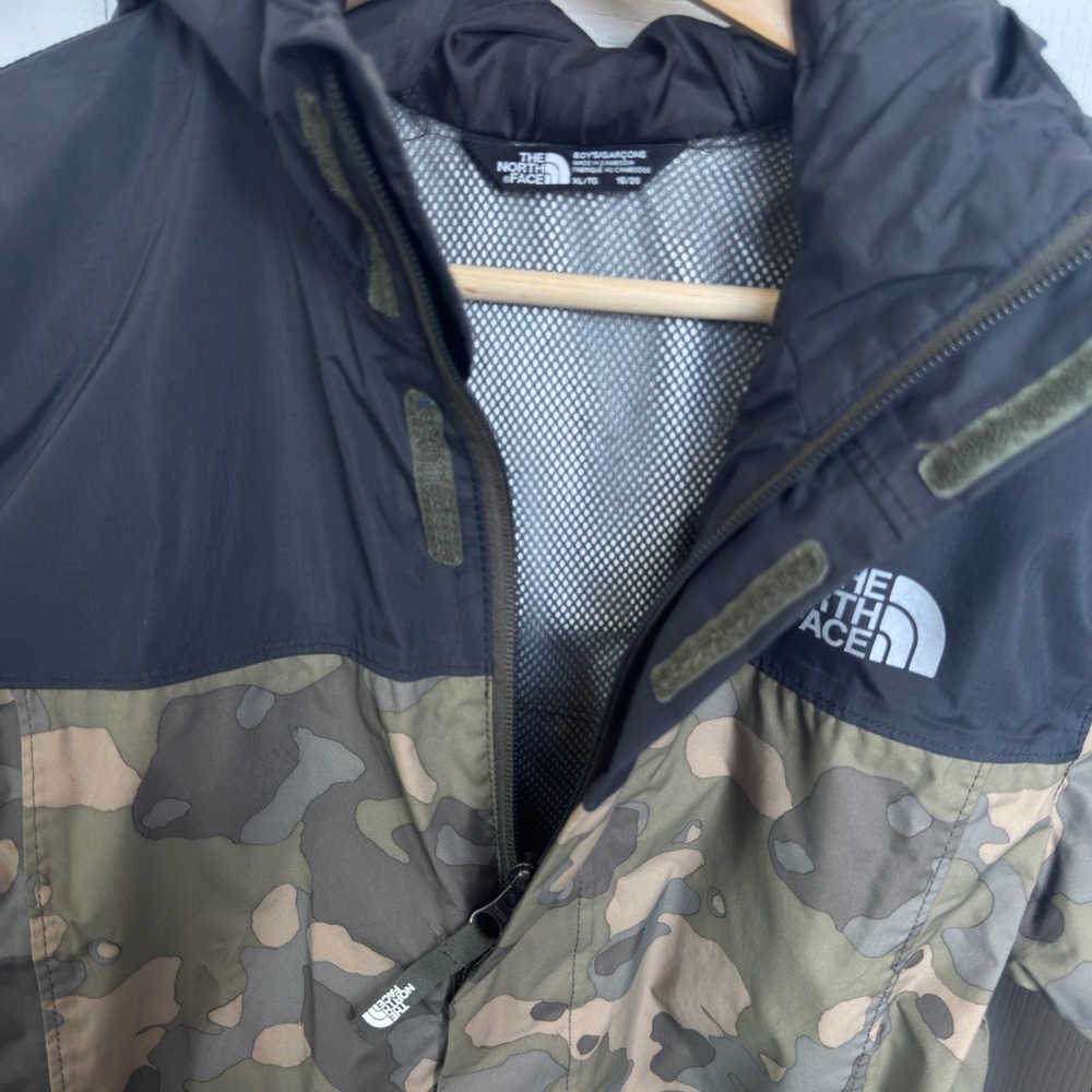 The North Face Black and Green Camouflage Jacket - Picture 8 of 8